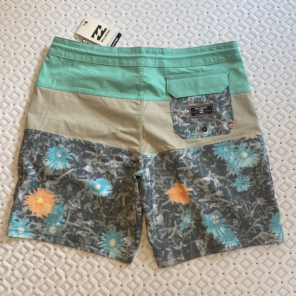 Billabong mens swim shorts Size 34 Floral Brand new with tags - Picture 7 of 10